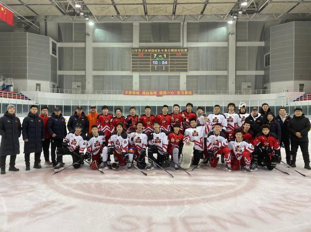 v体育app-【冬奥·人物】英如镝：从失利中成长 让冰球不再冷门